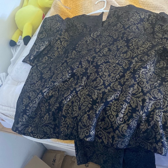 Golden and black top and pants - Picture 1 of 4